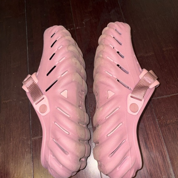 CROCS Women Light Pink Water Shoes - Picture 4 of 5